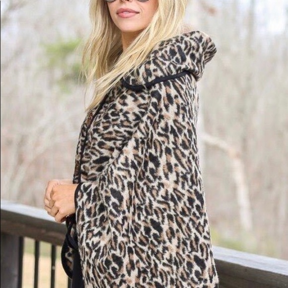 Leopard Oversized Collar Poncho - Picture 3 of 6